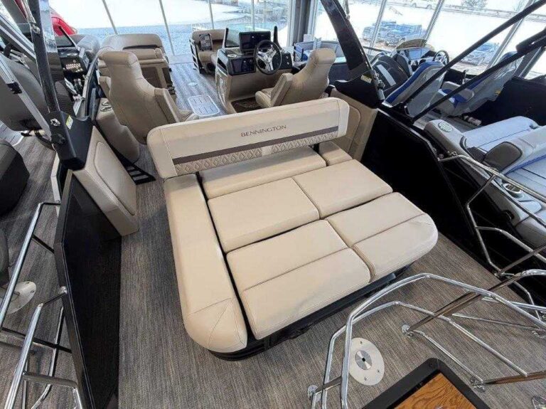 2026 Bennington 24MCSB - Center Swingback - Carbon Fiber Arch!!! US-ETWS9308J526 [photo 17]